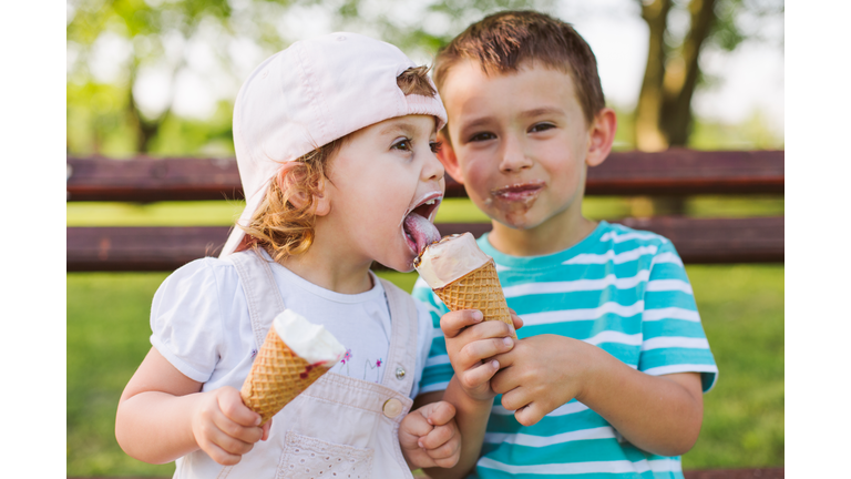 boy share ice cream with his sister