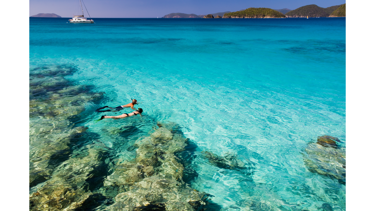 honeymoon couple snorkeling in the Caribbean waters