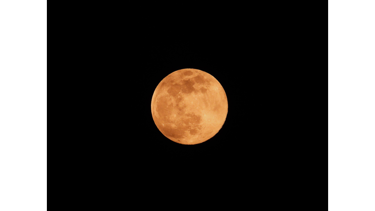 Super Pink Moon of April