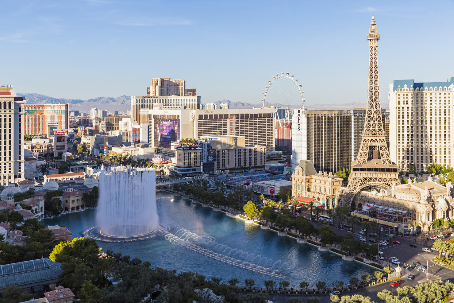USA, Nevada, Las Vegas, Strip, fountain of hotel Bellagio and Eiffel Tower