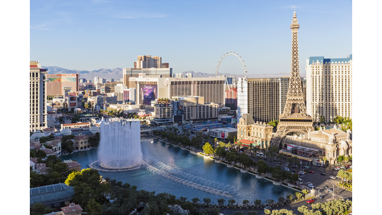 USA, Nevada, Las Vegas, Strip, fountain of hotel Bellagio and Eiffel Tower
