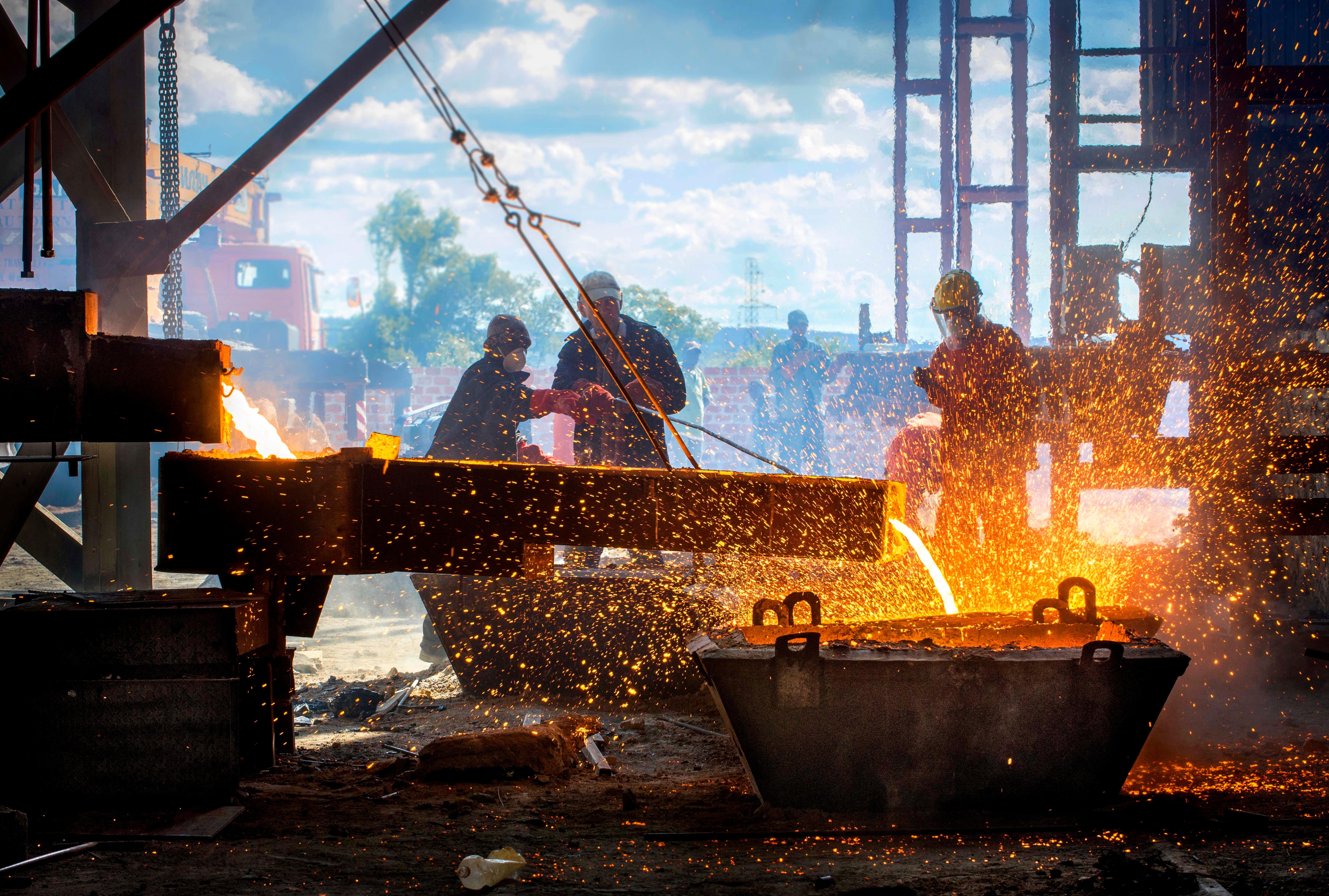 Маркет сталь. Промышленная ковка металла. Steel Mill. Промышленность Индии. Steel industry.