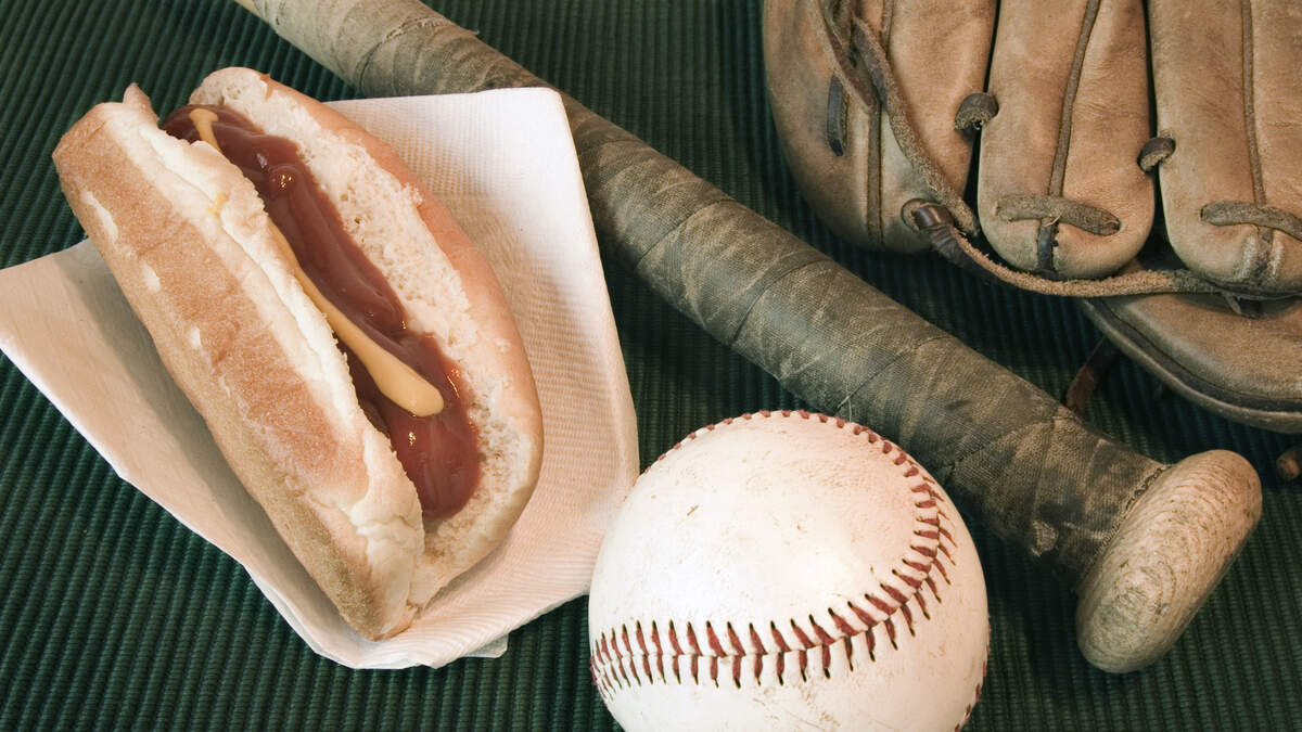 Phillies 'Dollar Dog Night' turns into massive food fight