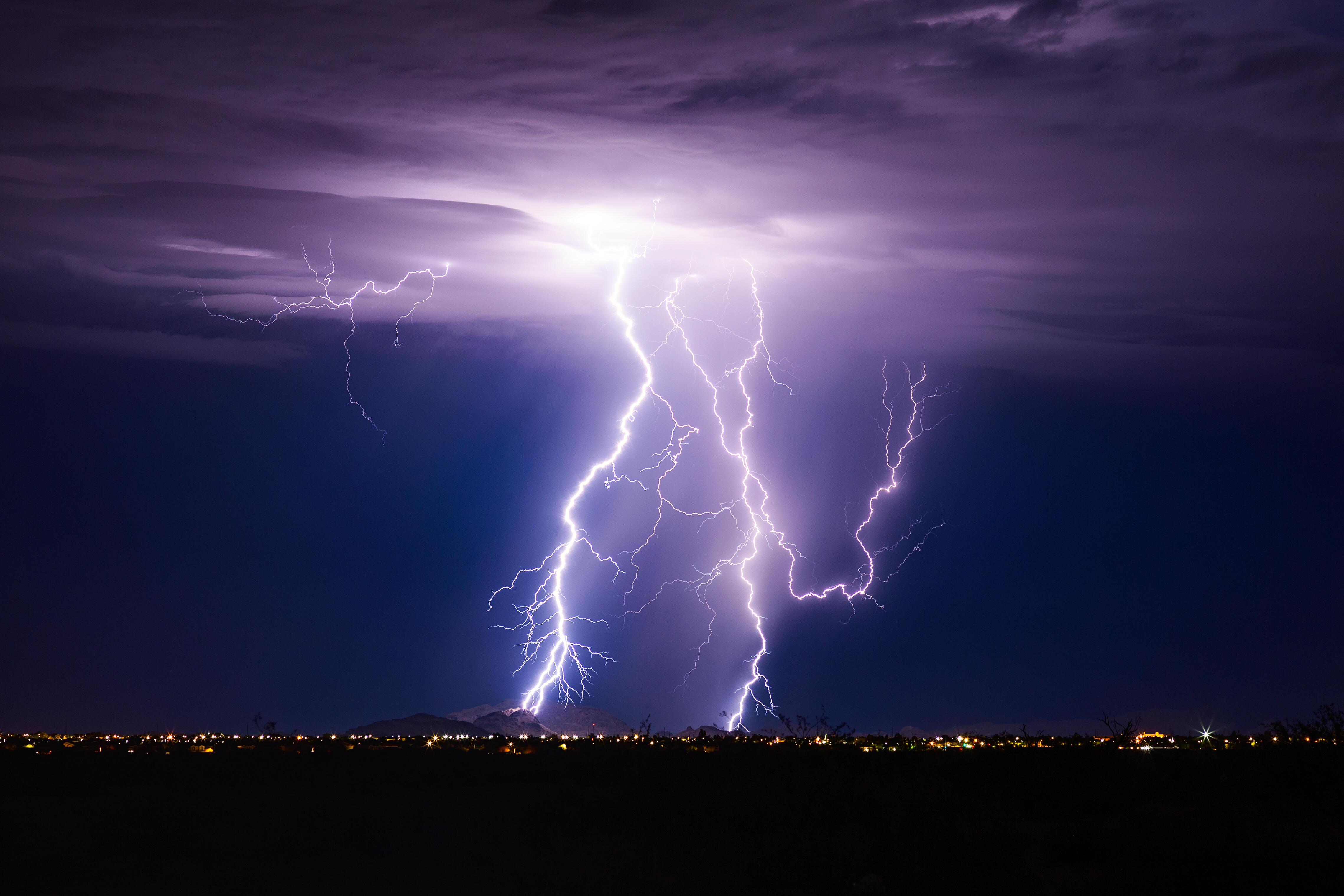 Janesville couple die after lightning strike near White House