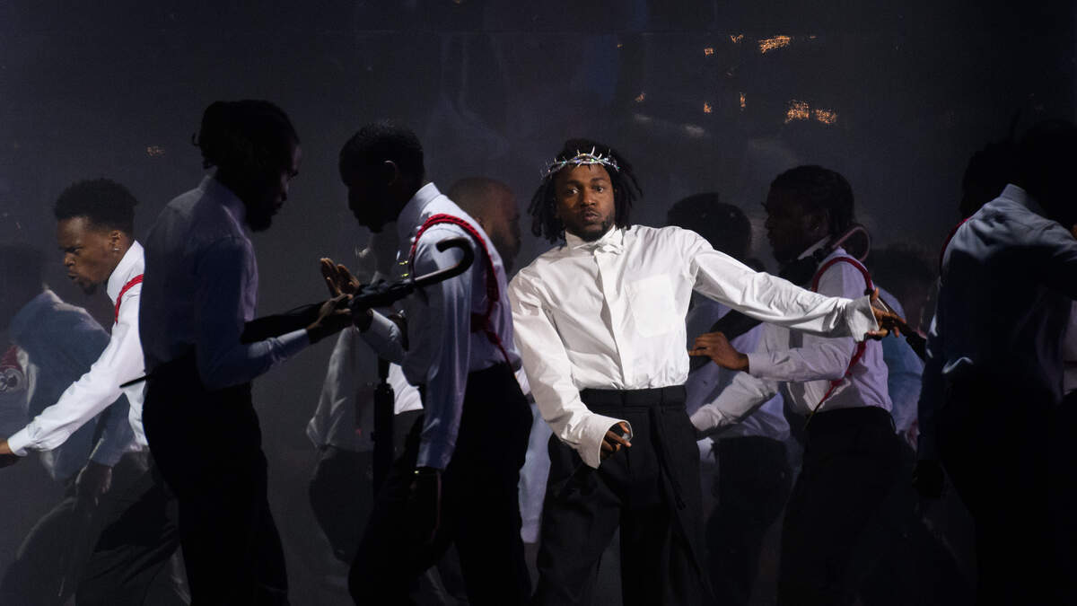 Kendrick Lamar Wears Tiffany & Co. Crown of Thorns for Glastonbury  Performance