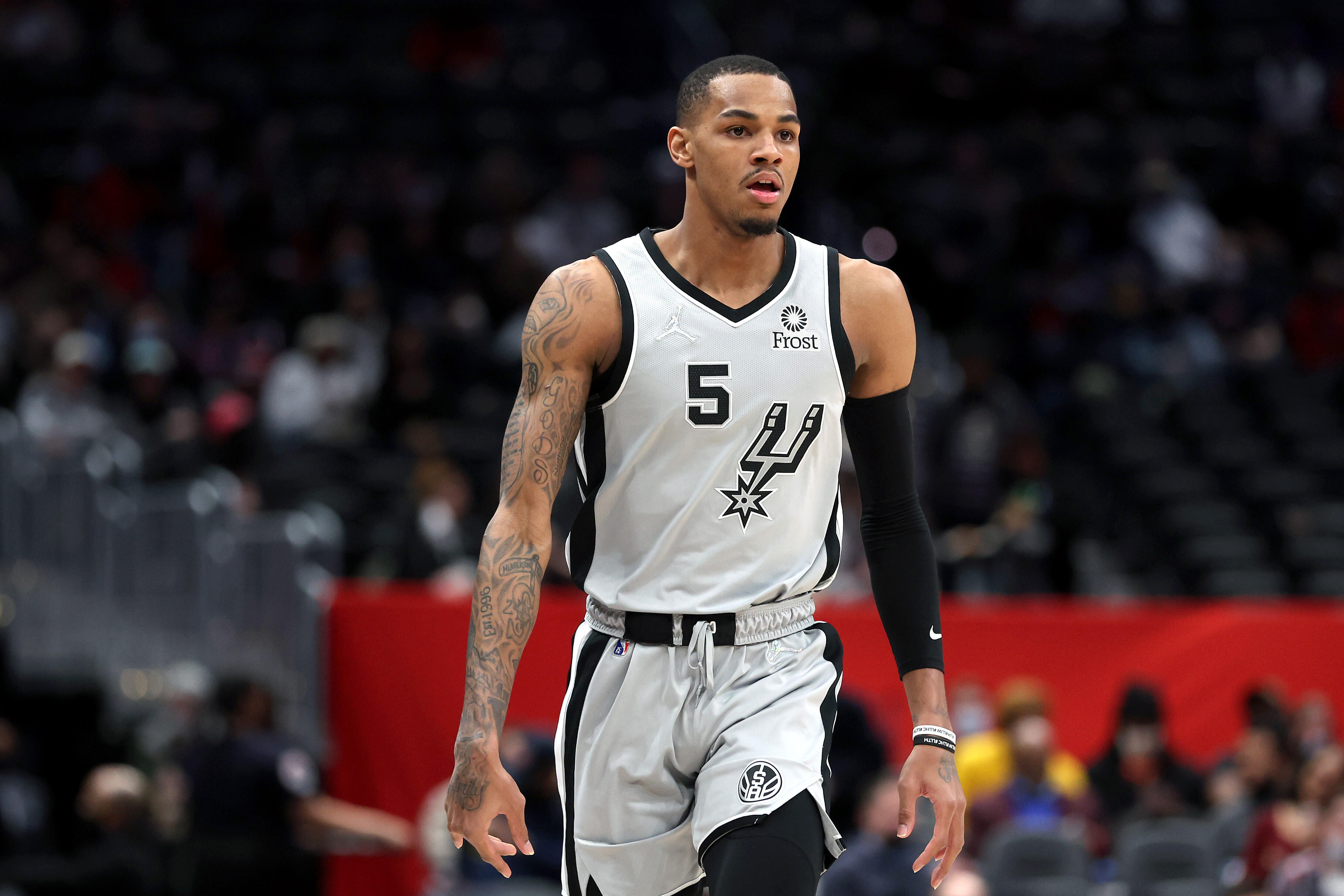 Hawks acquire Dejounte Murray, deal Danilo Gallinari, picks to Spurs