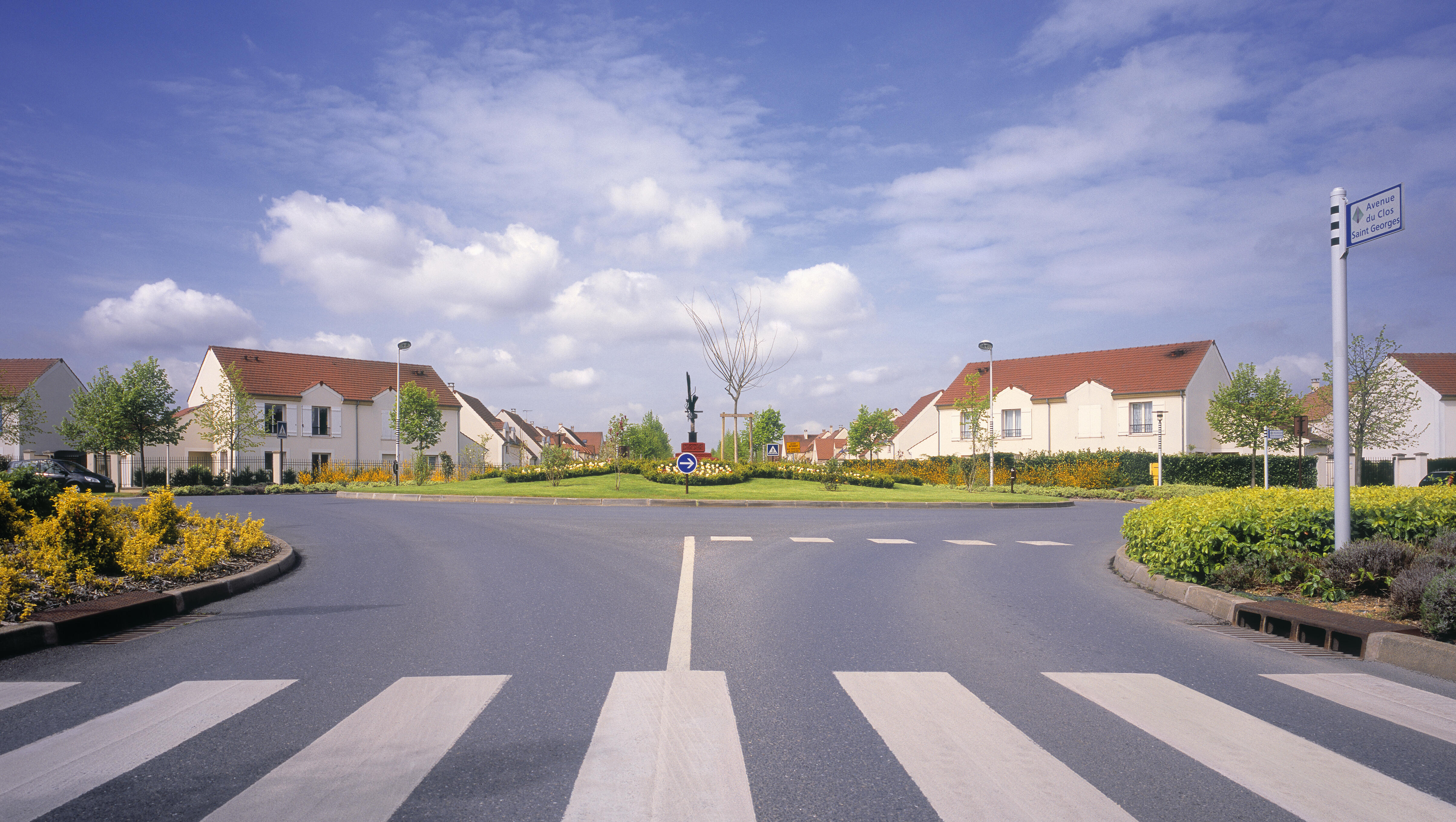 Watch Car Take a 'Shortcut' Through Roundabout