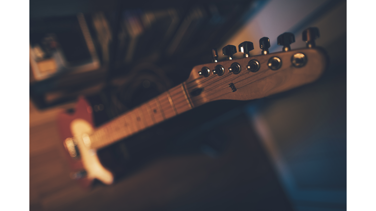 Electric guitar selective focus