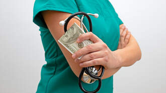 National News - Woman Arrested For Allegedly Treating Over 4,000 Patients Posing As A Nurse