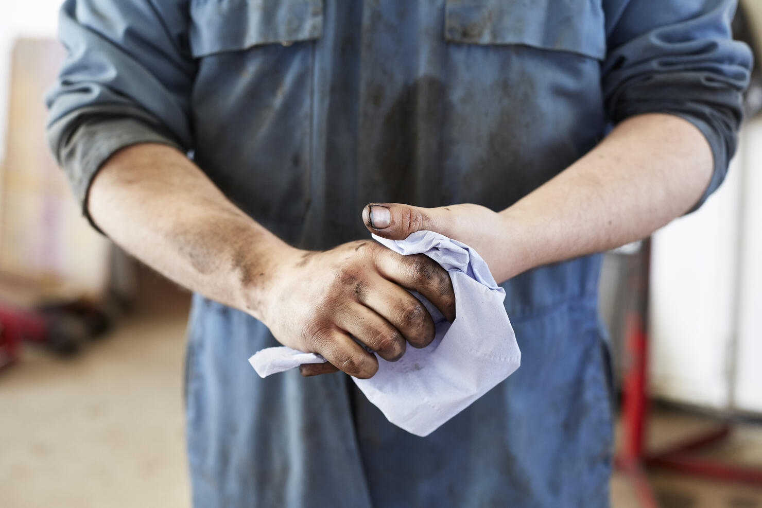 Garage mechanic cleaning hands