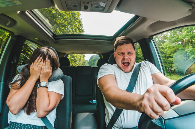 couple all most get car accident. not safe driving