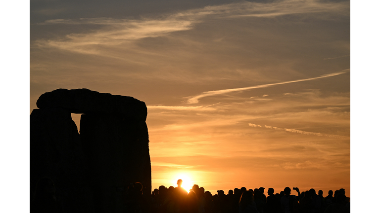 TOPSHOT-BRITAIN-TRADITION-RELIGION-SOLSTICE-ARCHAEOLOGY