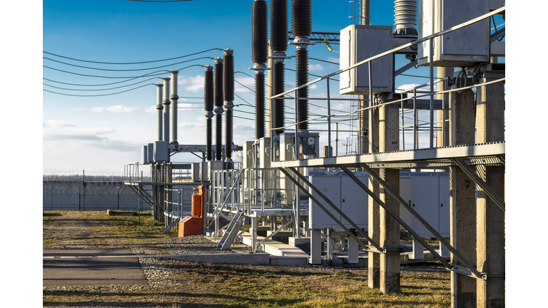 High voltage electrical substation with switches