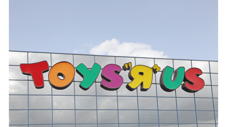 popular toy shop,Toys 'R' Us.