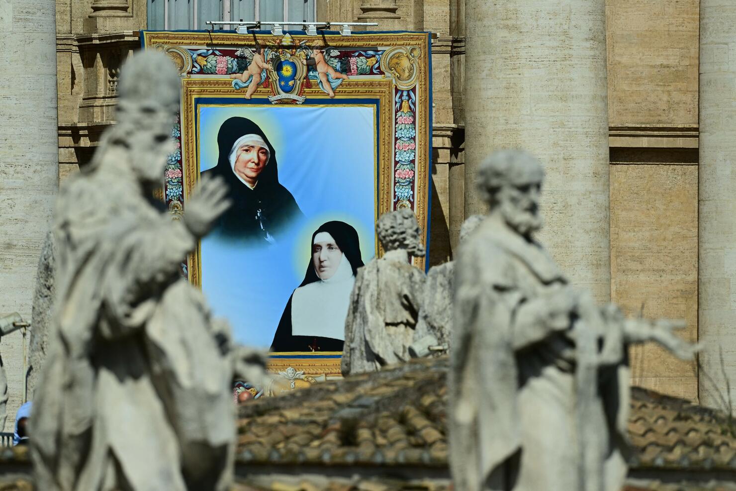 Italian Nun Confronts Kissing Lesbians Iheart