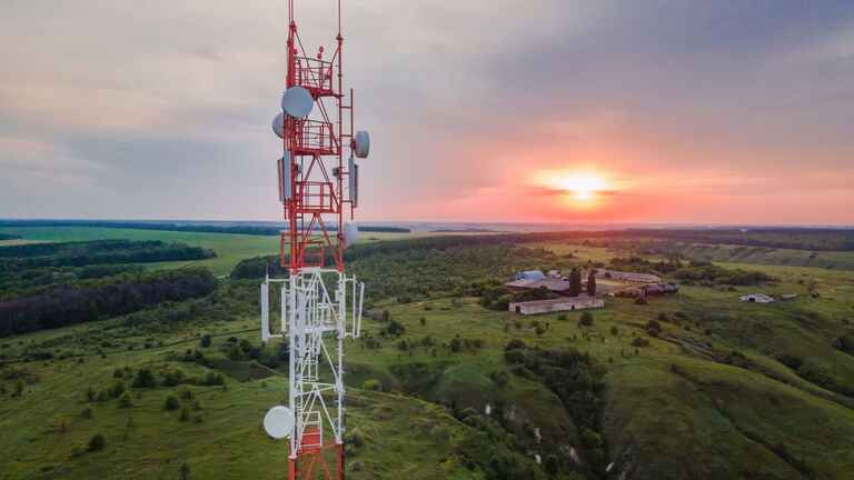 Telecommunication antenna tower of 5G cellular