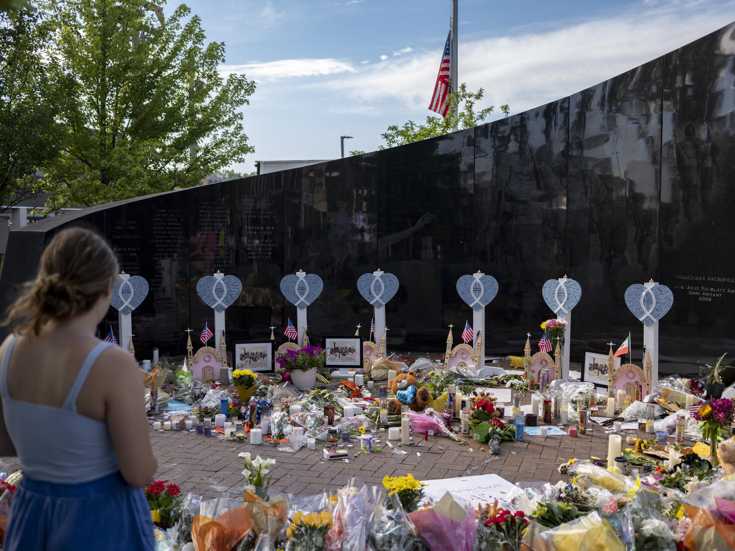 At Least 7 Dead After Shooting At Fourth Of July Parade In Chicago Suburb
