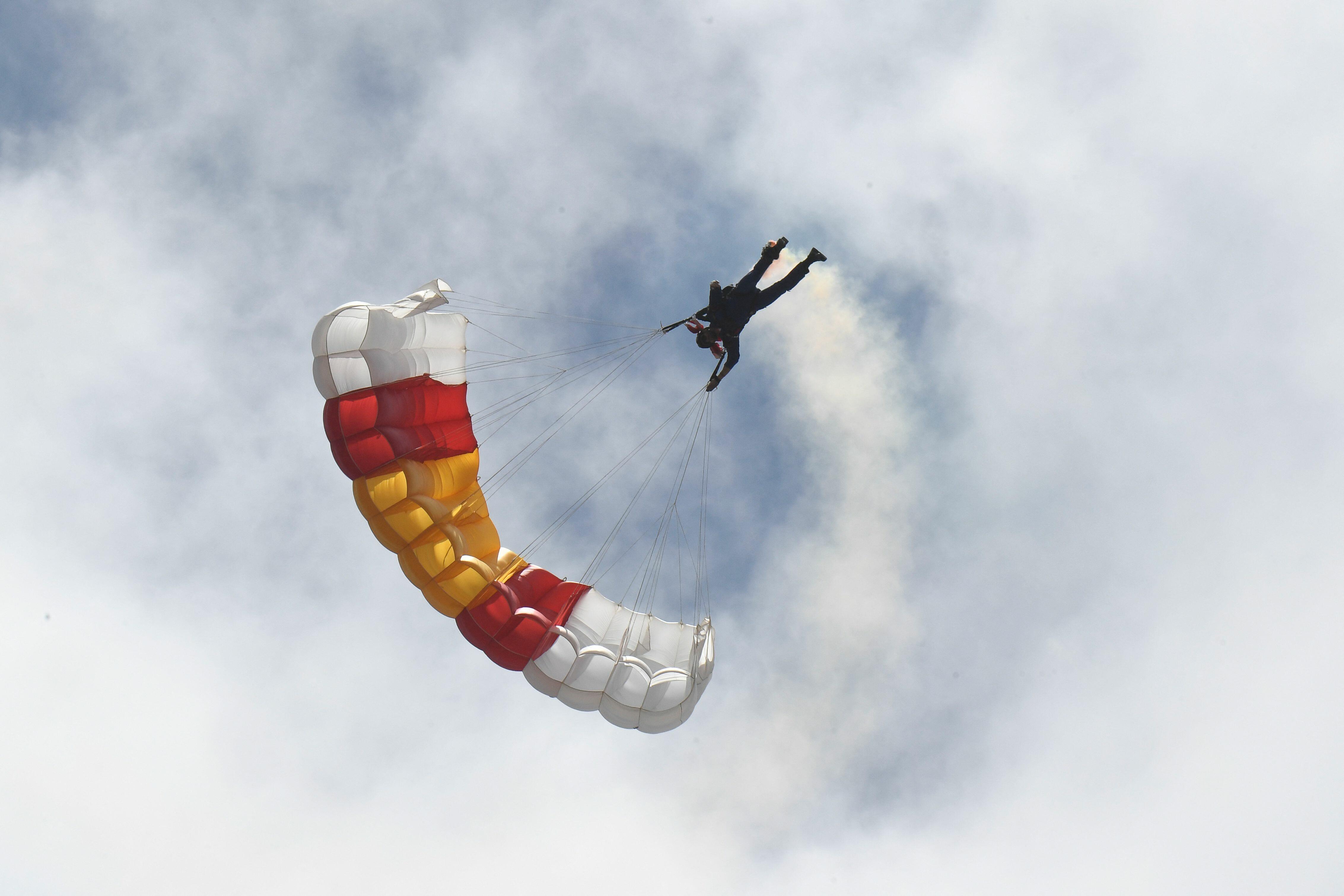 HOLY ***! Dude's Parachute Doesn't Open!! iHeart