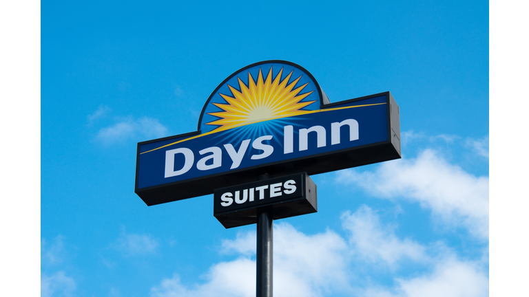 Days Inn Outdoor Sign