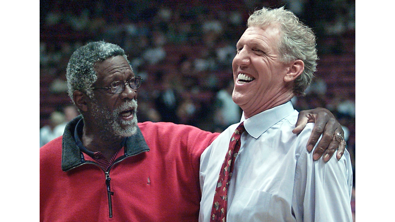 NBA legends Bill Russell (L) Bill Walton talk befo