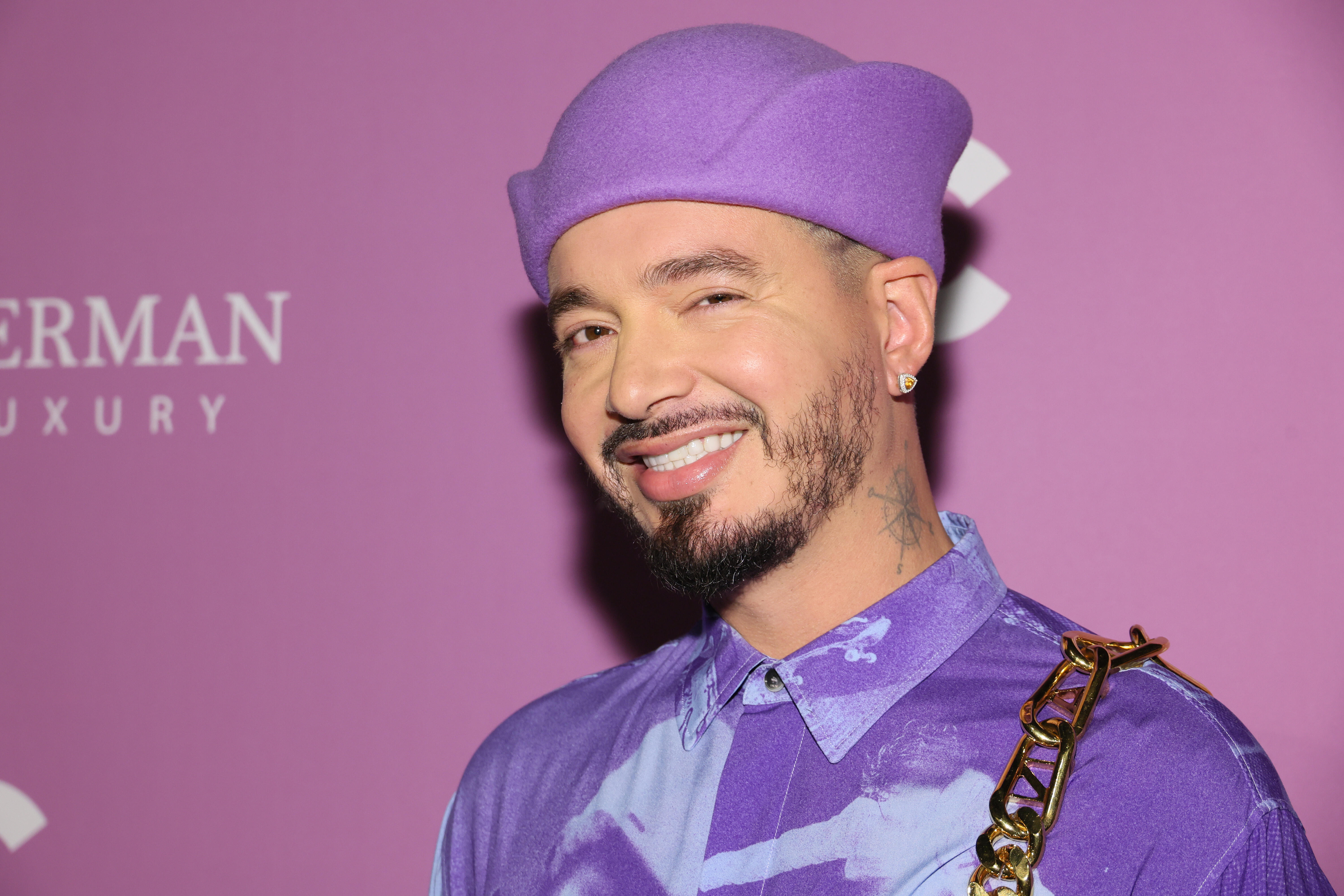 Sunday Night Football on NBC - J Balvin gets the NFL season started! 