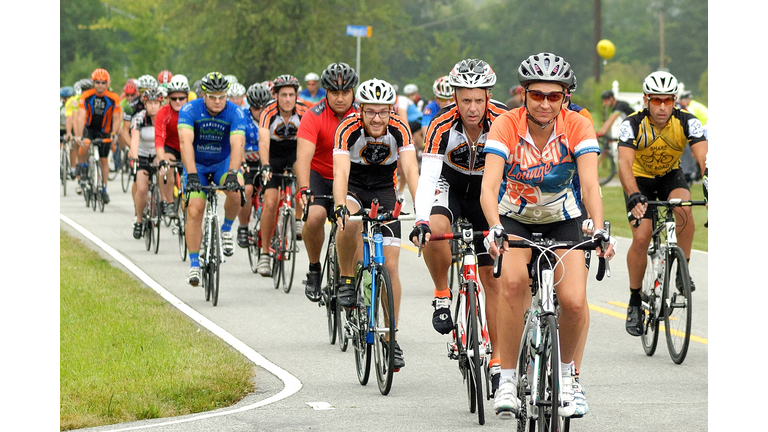 Bike riders at the beginiing of competition ride