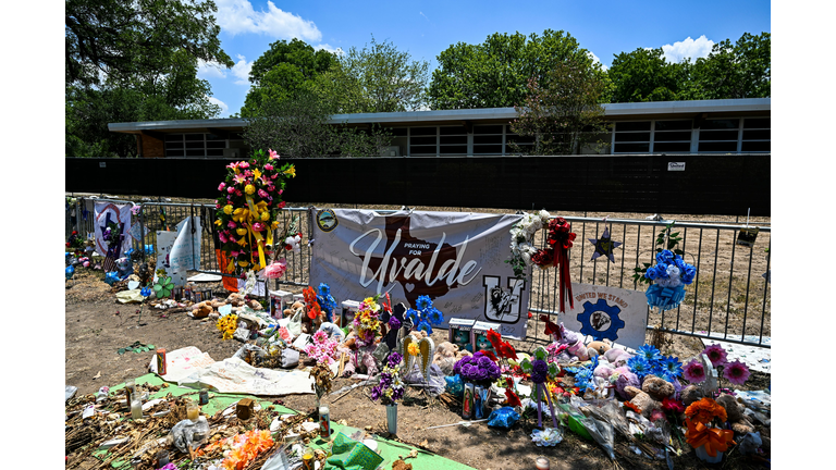 US-SCHOOL-CRIME-GUNS