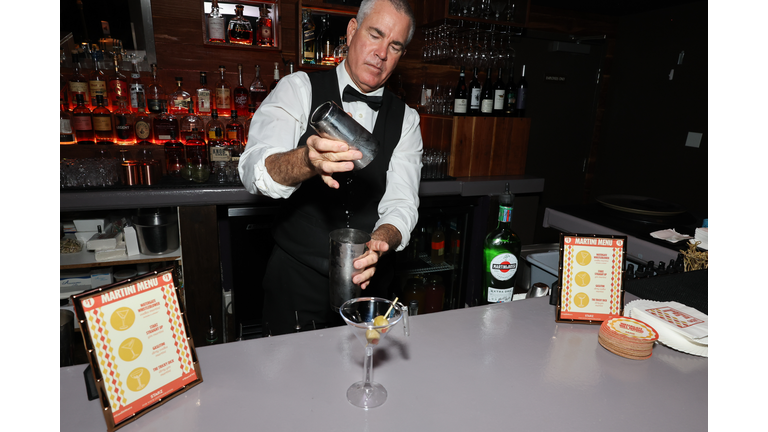 STARZ Presents: Gaslit Martini Hour!