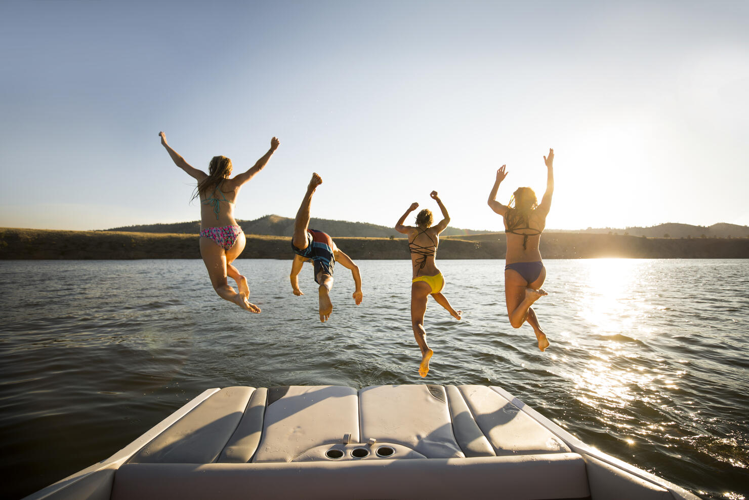 A group of freinds enjoying a day at the lake