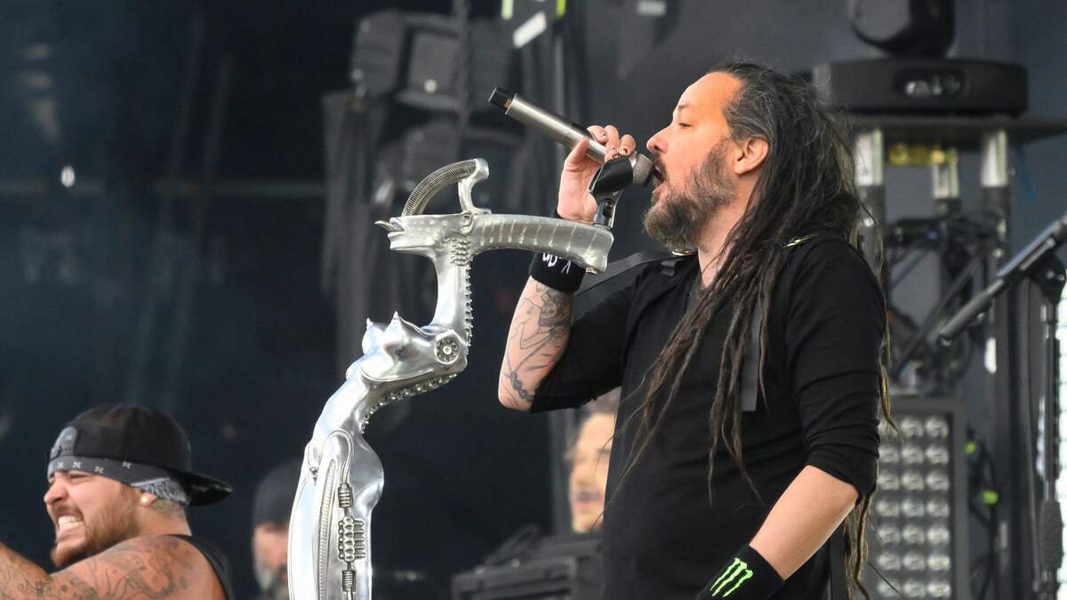 Korn Brings Out Amy Lee To Perform 'Freak On A Leash' | ROCK 95.5 | Marris