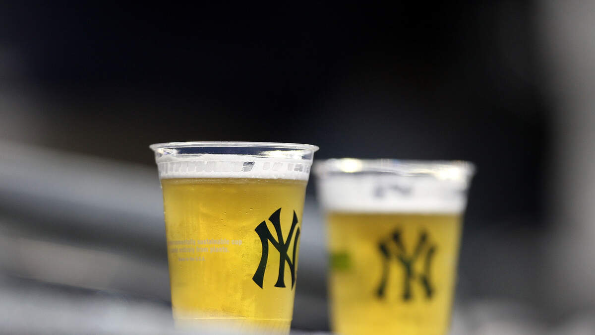 MLB fans both revolted and impressed as Yankees supporter uses HOT DOG as a  straw to drink his beer in viral video