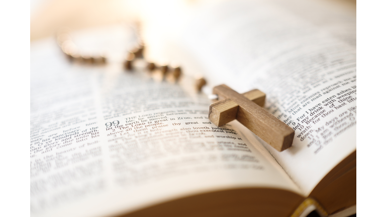 USA, New Jersey, Rosary beads in open Bible