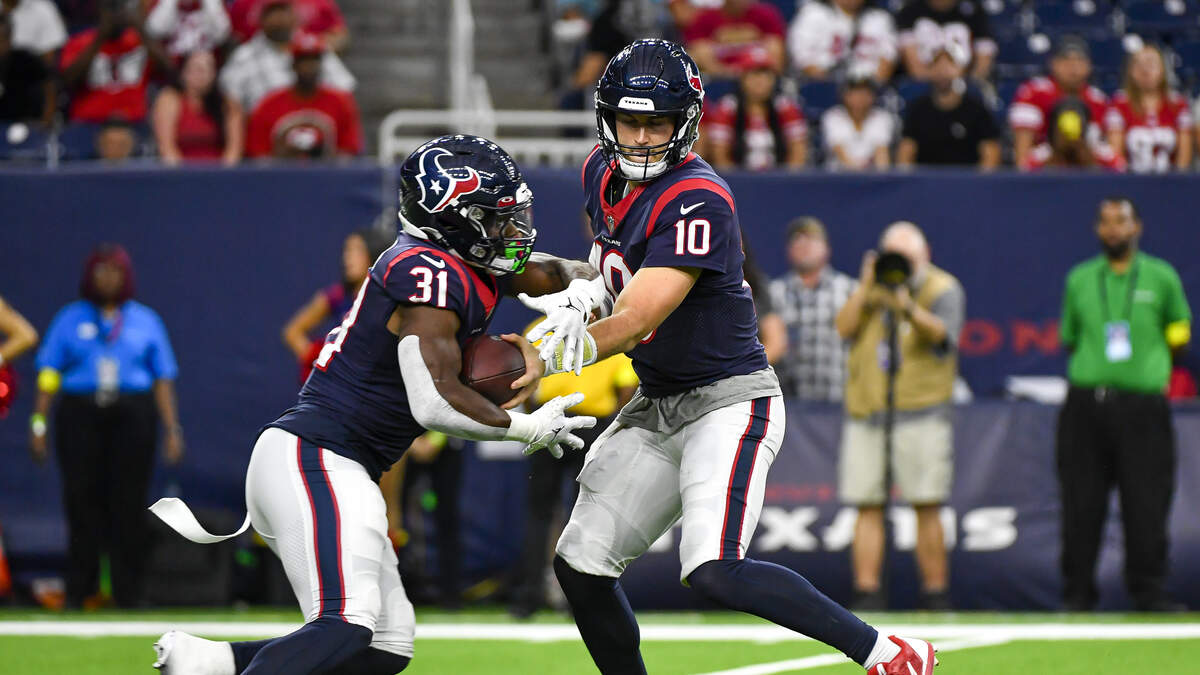 Texans rookie Dameon Pierce scores first NFL touchdown, making statement in  bid for starting job