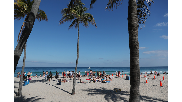 Spring Breakers Return To Florida Beaches One Year After Start Of Pandemic