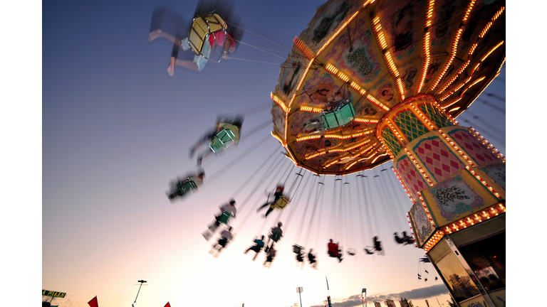 Carnival swing ride