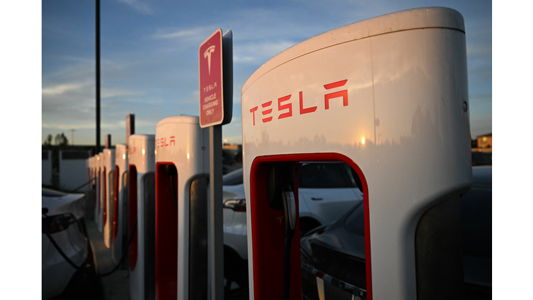 Tesla-business-US-TRANSPORT-AUTOMOBILE-TESLA-Musk-shares-compute