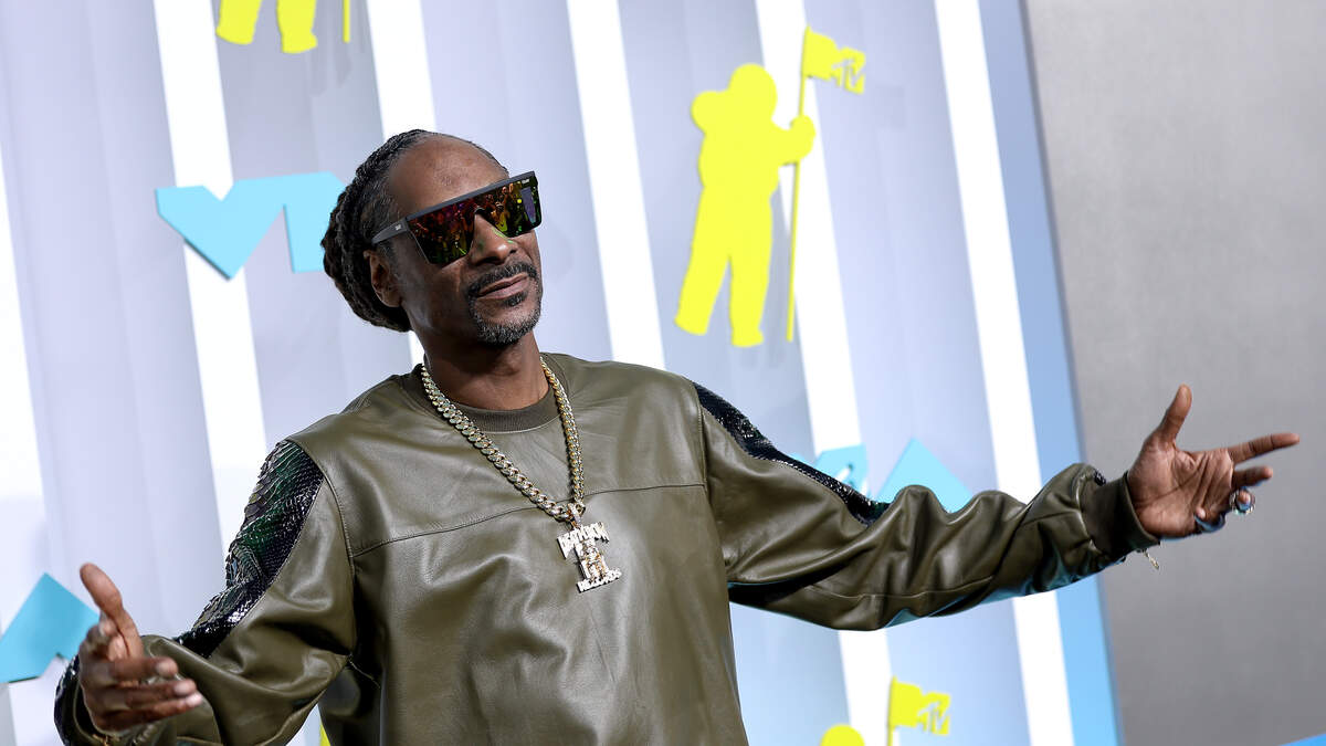 Snoop Dogg Might Be Your Kids New Favorite Artist Thanks To Doggyland ...