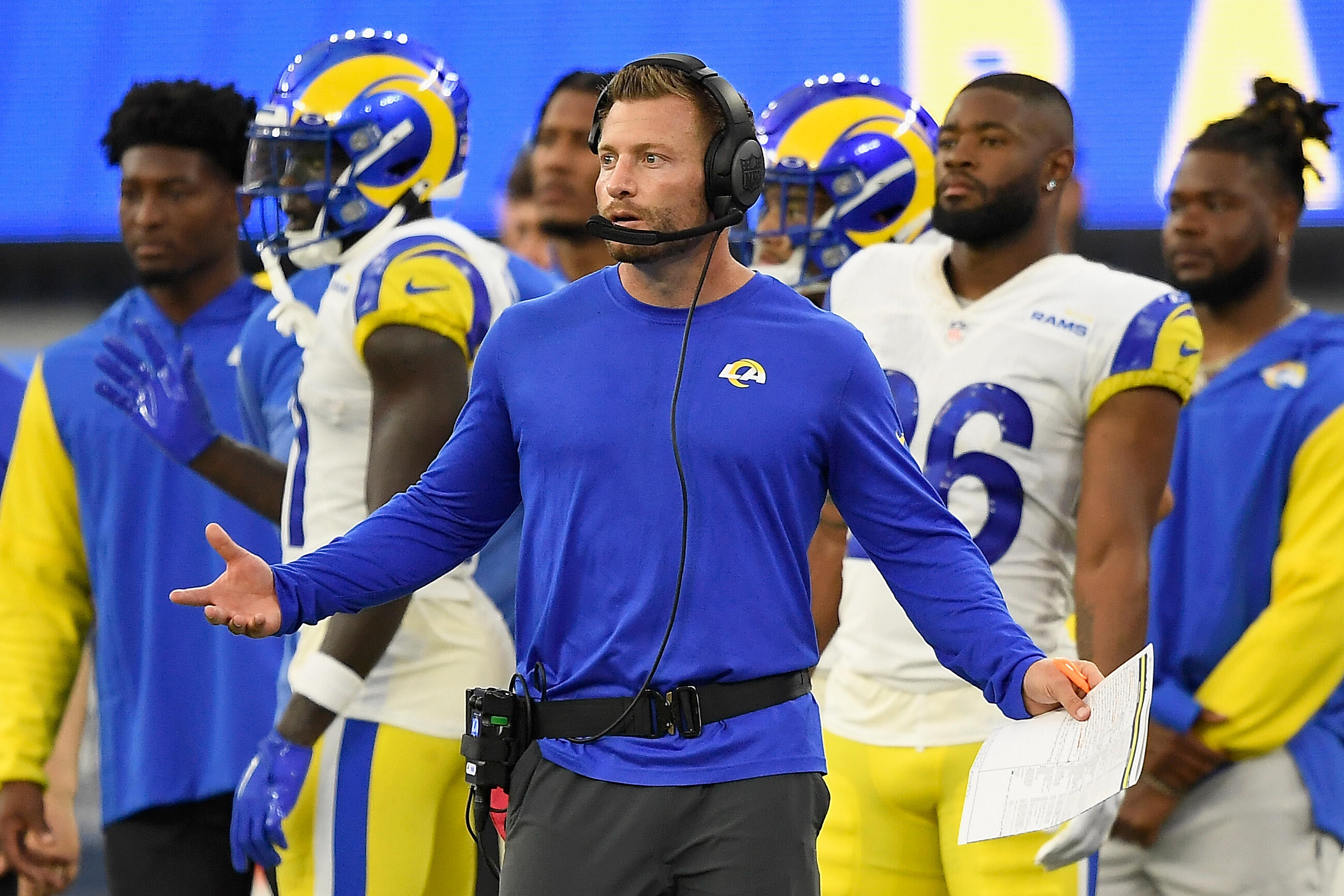 Fan makes Rams-Bills look like gender reveal with smoke bomb on field