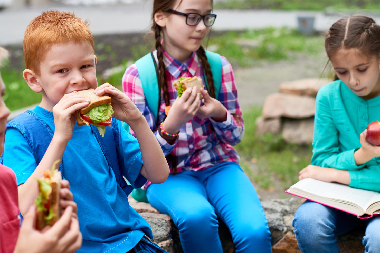 Outside lunch of pupils
