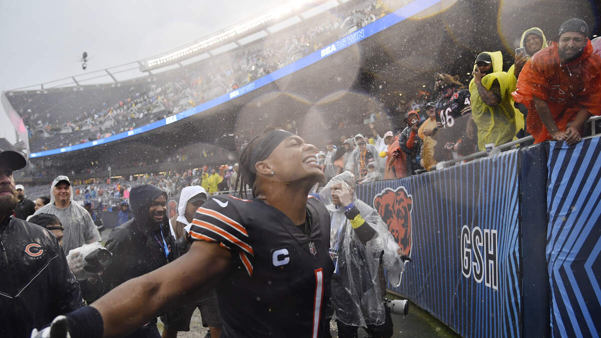 Bears celebrate win with slip 'n slide celebration – NBC Sports