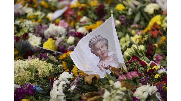 The Nation Mourns The Death Of Queen Elizabeth II - Monday