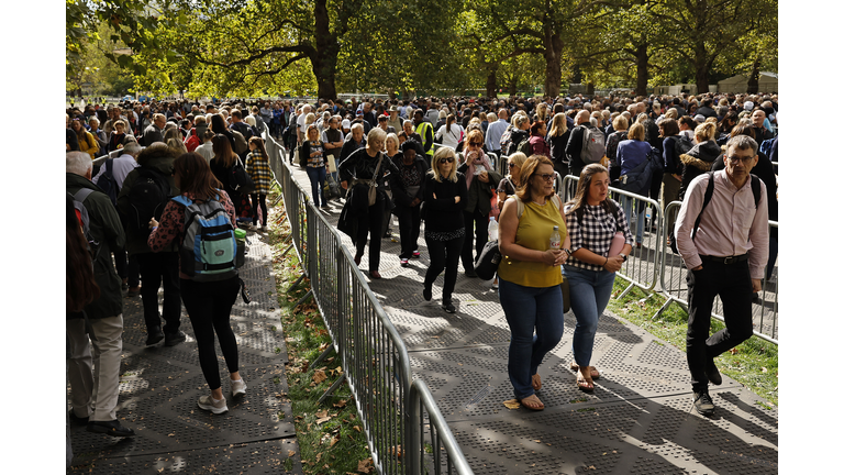 The Nation Mourns The Death Of Queen Elizabeth II - Friday