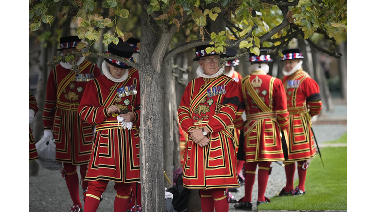 The Nation Mourns The Death Of Queen Elizabeth II - Thursday