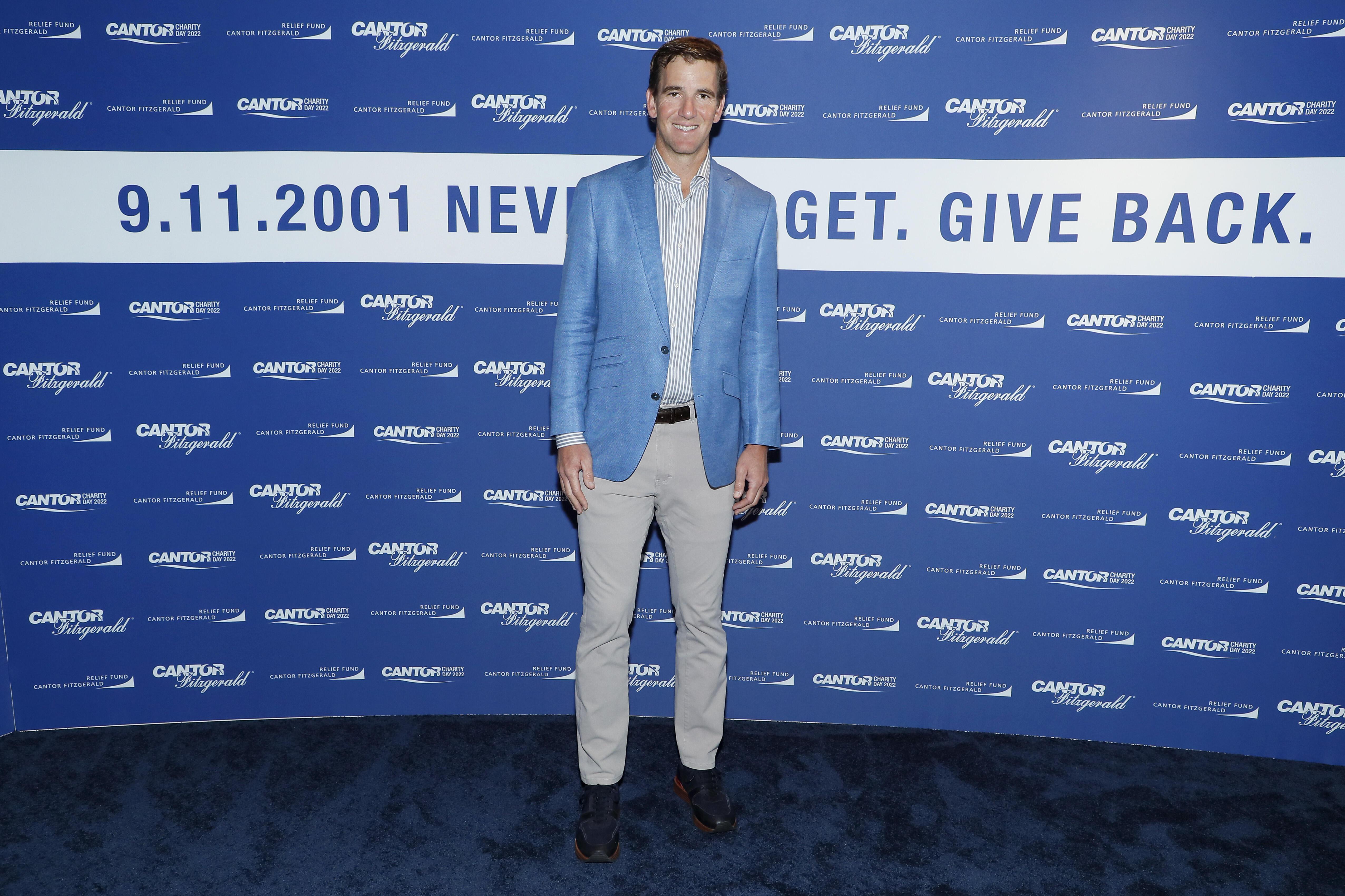 Former NFL Player Eli Manning Goes Undercover As A College Football