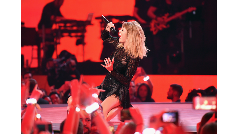 2017 DIRECTV NOW Super Saturday Night Concert In Houston - Taylor Swift Performance