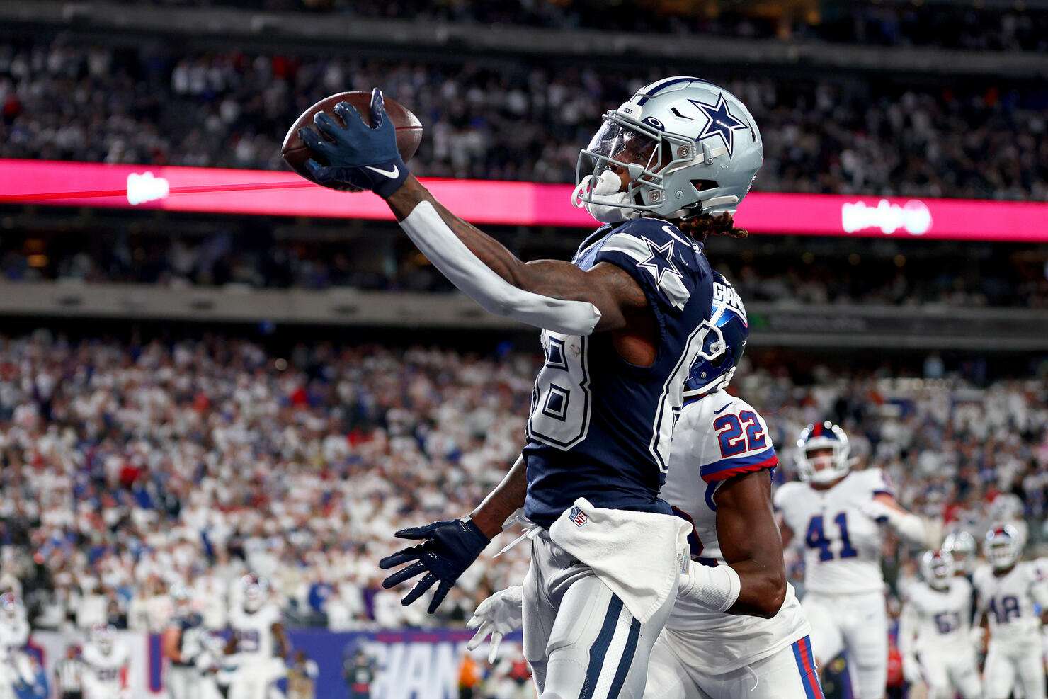 Cowboys Knock Off Giants On Monday Night Football