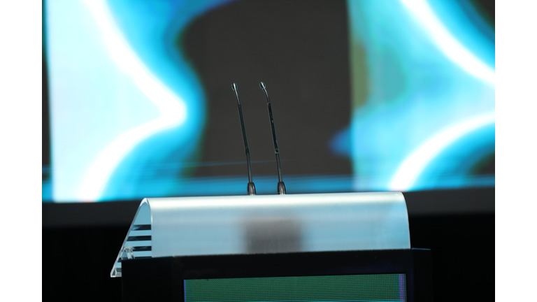 Bolsonaro Debates Without Lula As They Show Different Strategies in the Final Stretch of The Campaing