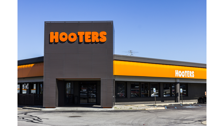 Hooters Dine In Restaurant Location II