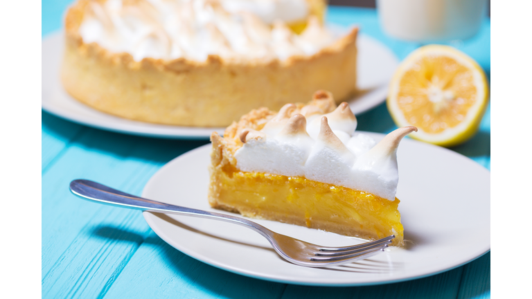 dessert - delicious lemon tarts and classic meringue topping"n