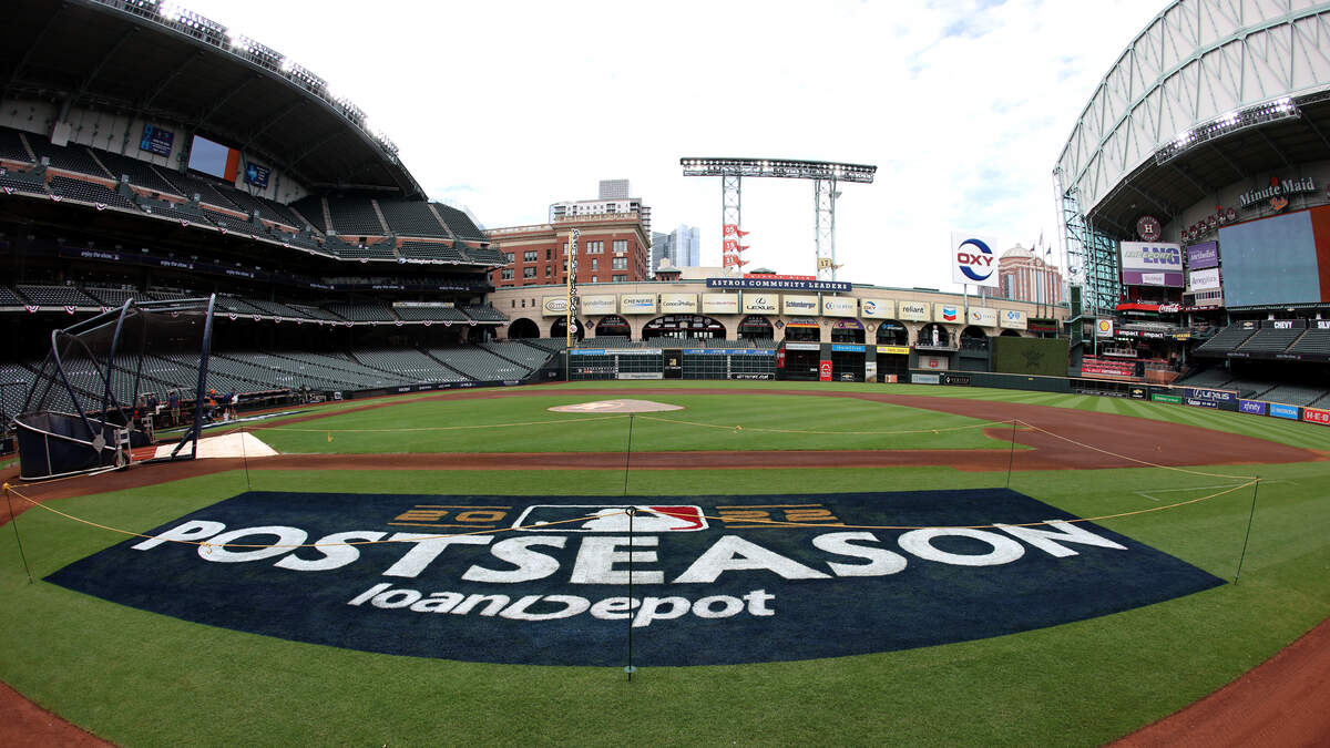 Roger Clemens threw out the ceremonial first pitch in ALCS Game 1